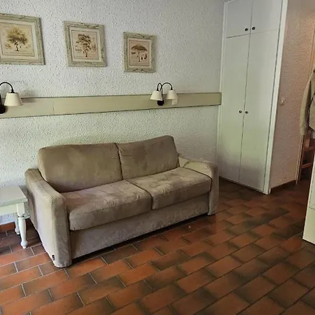 Daire Cozy With Balcony And Communal Pool