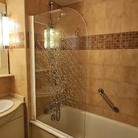 Daire Cozy With Balcony And Communal Pool