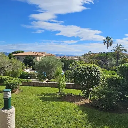 Cozy With Balcony And Communal Pool Apartament Saint-Tropez