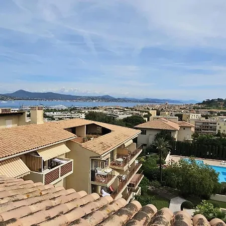 Cozy With Balcony And Communal Pool Appartement
