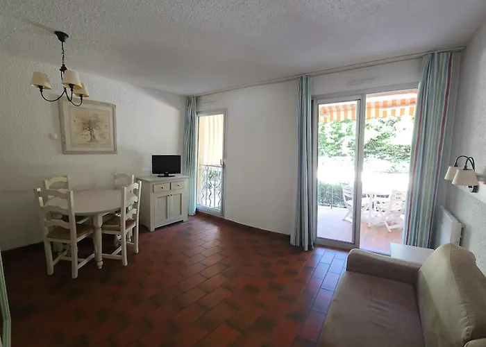 Cozy With Balcony And Communal Pool Apartment Saint-Tropez