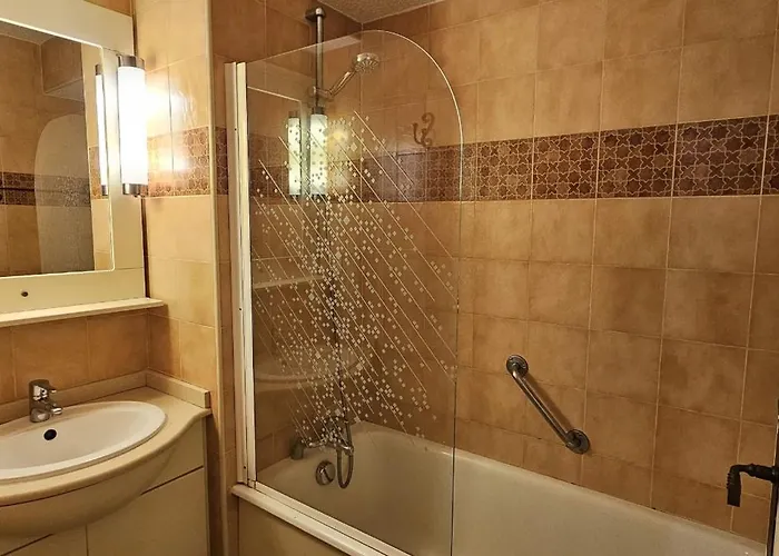 Apartment Cozy With Balcony And Communal Pool