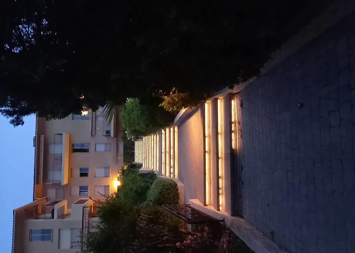 Cozy With Balcony And Communal Pool Apartment *