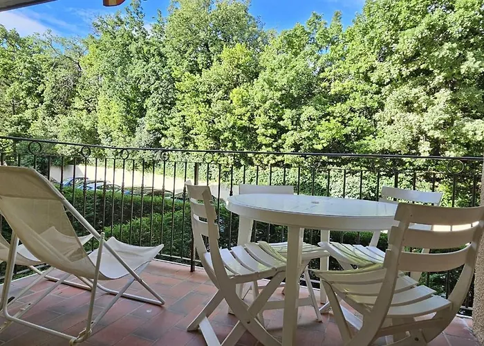 Cozy With Balcony And Communal Pool Apartment *